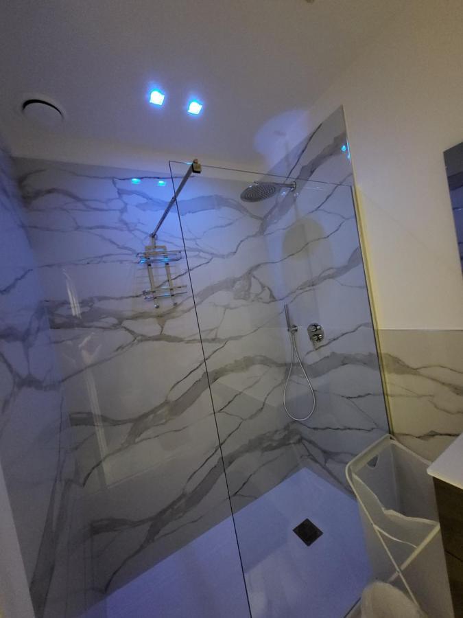 Casa Vacanze Manthy Posizione Centrale Bari Luaran gambar