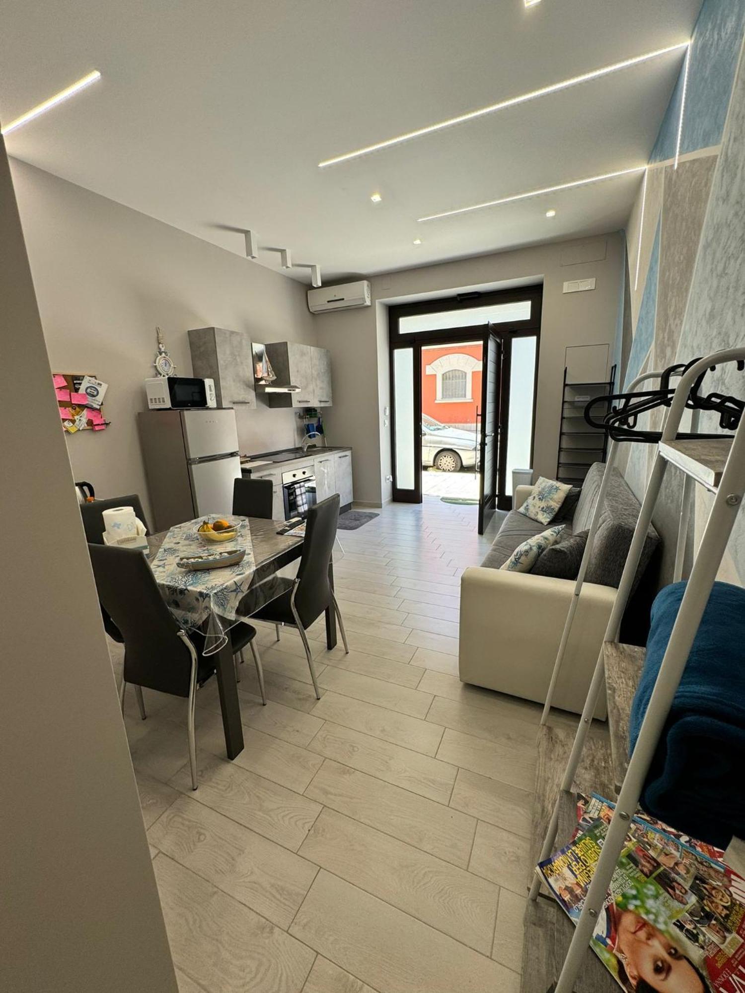 Casa Vacanze Manthy Posizione Centrale Bari Luaran gambar