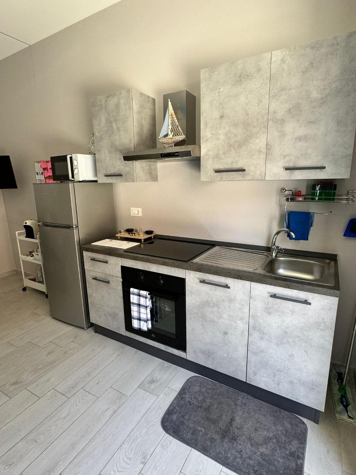 Casa Vacanze Manthy Posizione Centrale Bari Luaran gambar