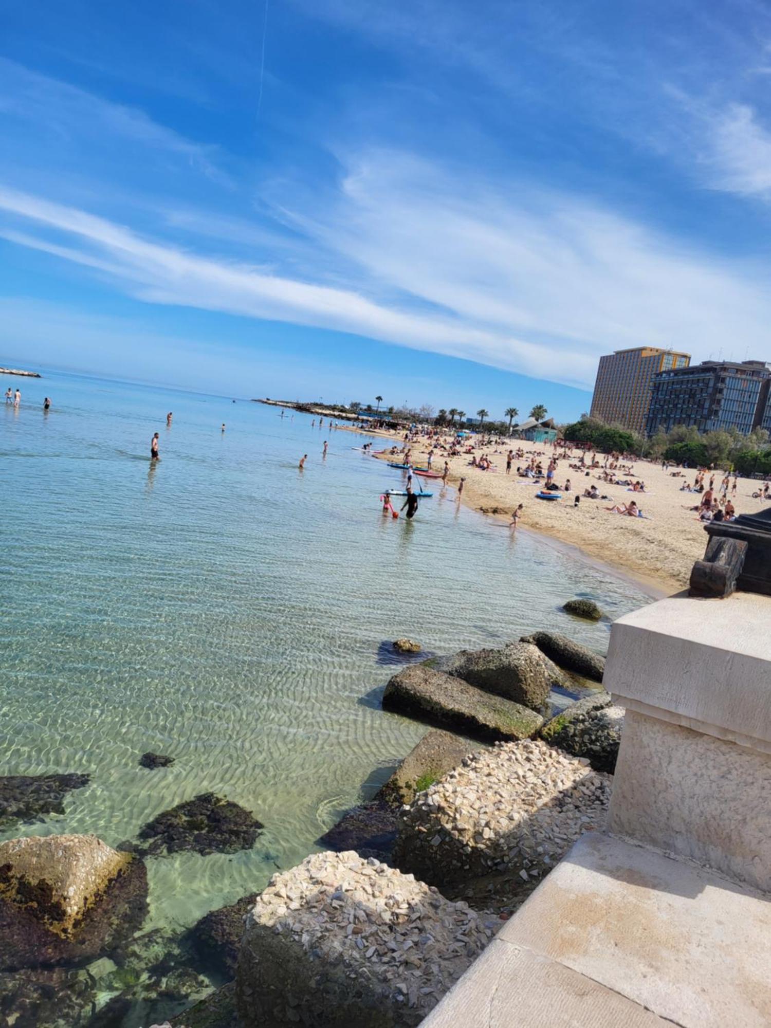 Casa Vacanze Manthy Posizione Centrale Bari Luaran gambar