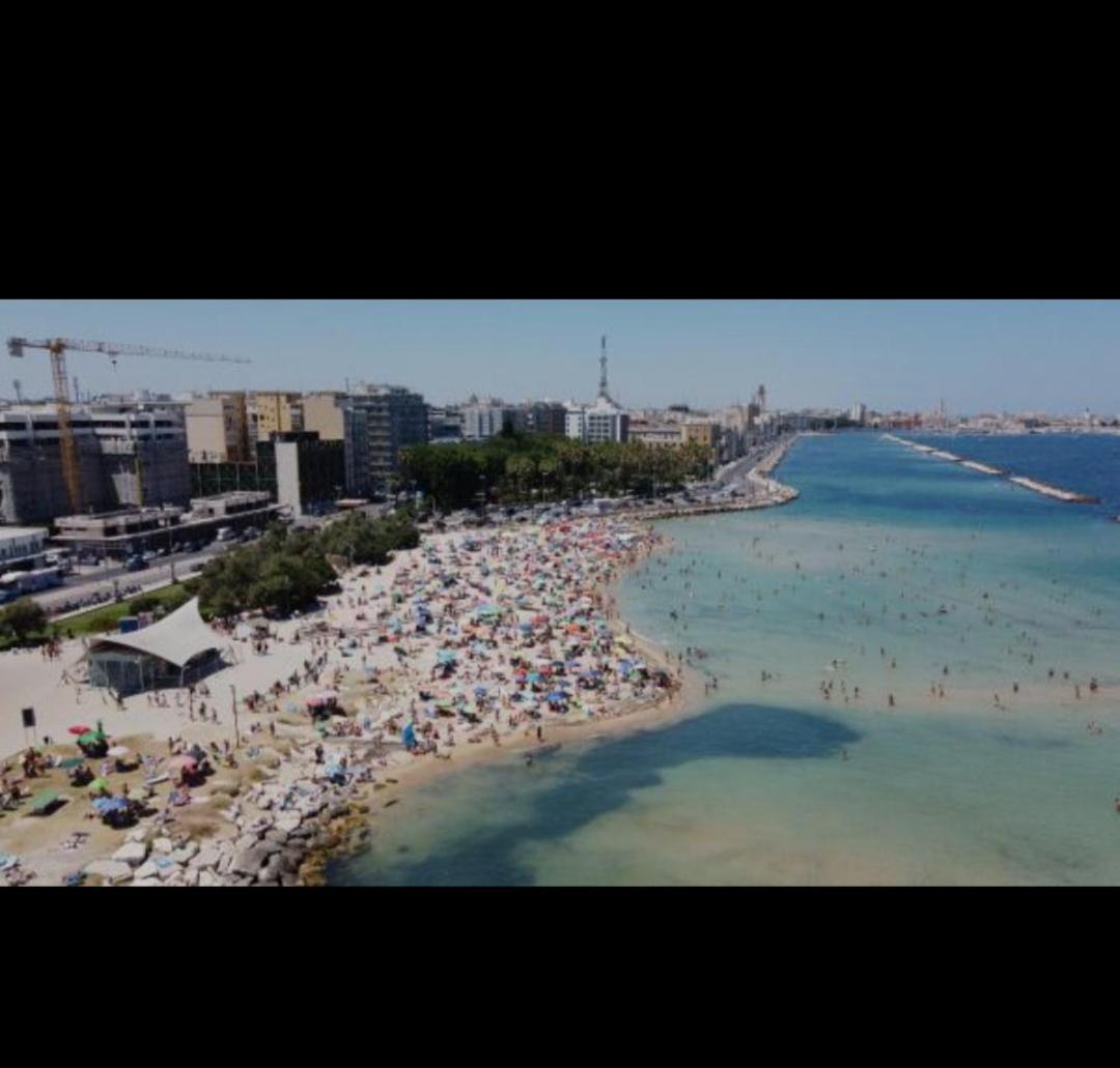 Casa Vacanze Manthy Posizione Centrale Bari Luaran gambar