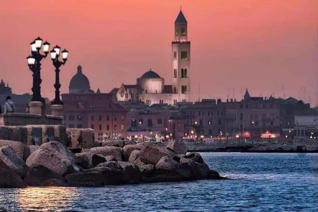 Casa Vacanze Manthy Posizione Centrale Bari Luaran gambar